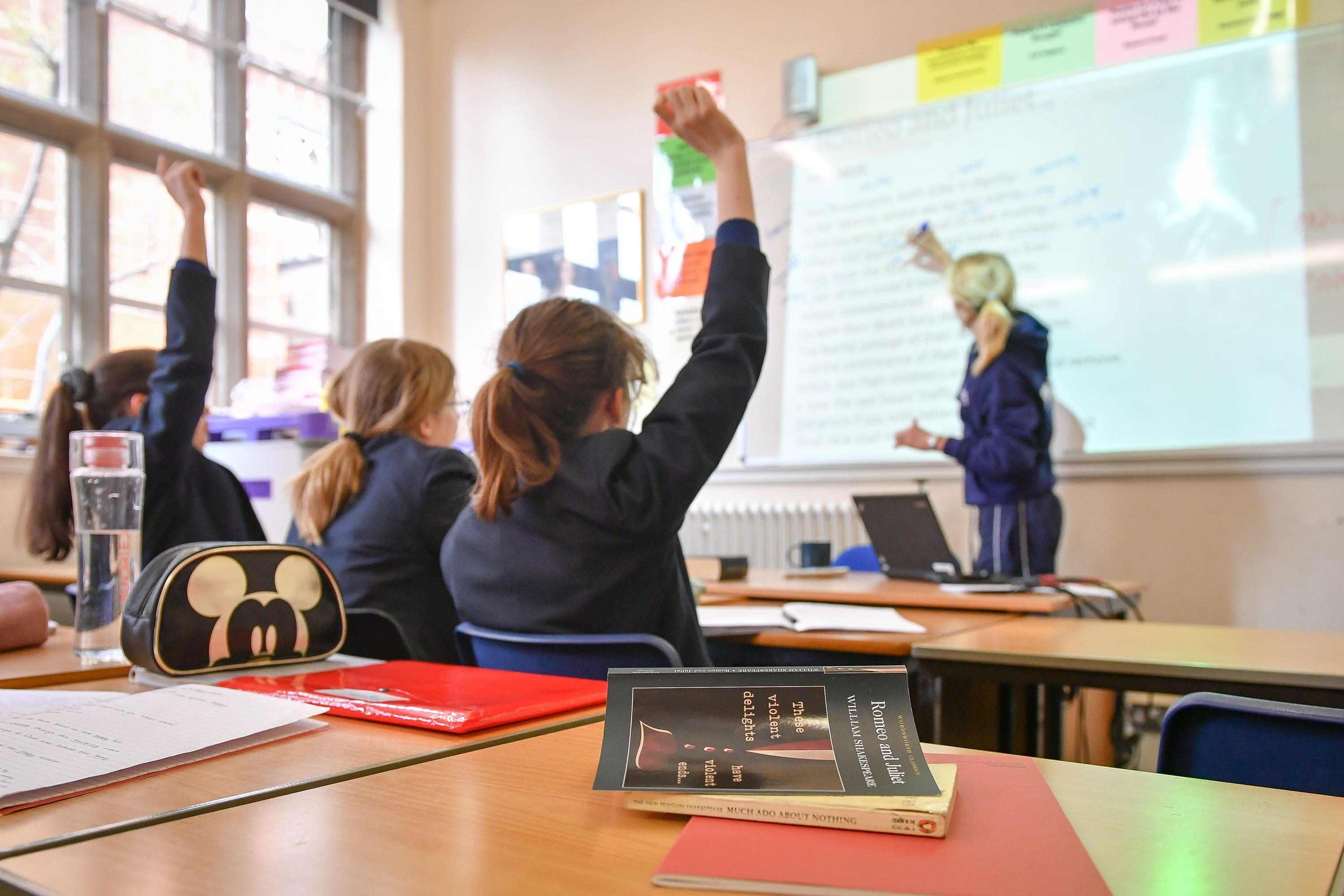 Solo 1 de cada 3 padres puede pagar la universidad de sus hijos