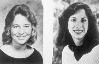 Lisa Levy, de 20 años (izquierda), y Margaret Bowman, de 21 (derecha), fueron golpeadas hasta la muerte en la Universidad Estatal de Florida, en Tallahassee. Bundy fue declarado culpable y condenado a muerte por sus asesinatos