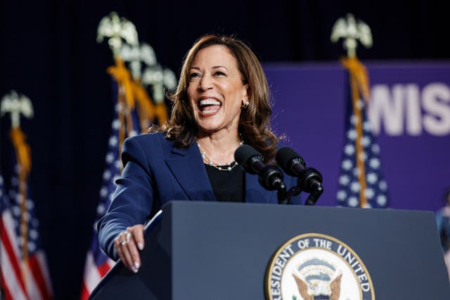 <p>La vicepresidenta Kamala Harris ha cambiado sus antiguas políticas progresistas por otras más moderadas que atraen a un mayor grupo de personas </p>