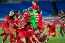 Selección canadiense de fútbol femenino separa a entrenadora por escándalo con drones