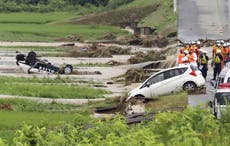 Fuertes lluvias en el norte de Japón provocan inundaciones y aludes; obligan a miles a refugiarse