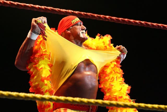 <p>  Con su carisma y estilo extravagante, Hulk Hogan fue clave para transformar la lucha libre profesional en un fenómeno global que dejó atrás los gimnasios pequeños y la TV local para llenar estadios y mover millones en mercancía </p>