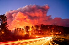 La gente huye de una ciudad de Idaho mientras avanzan los incendios forestales
