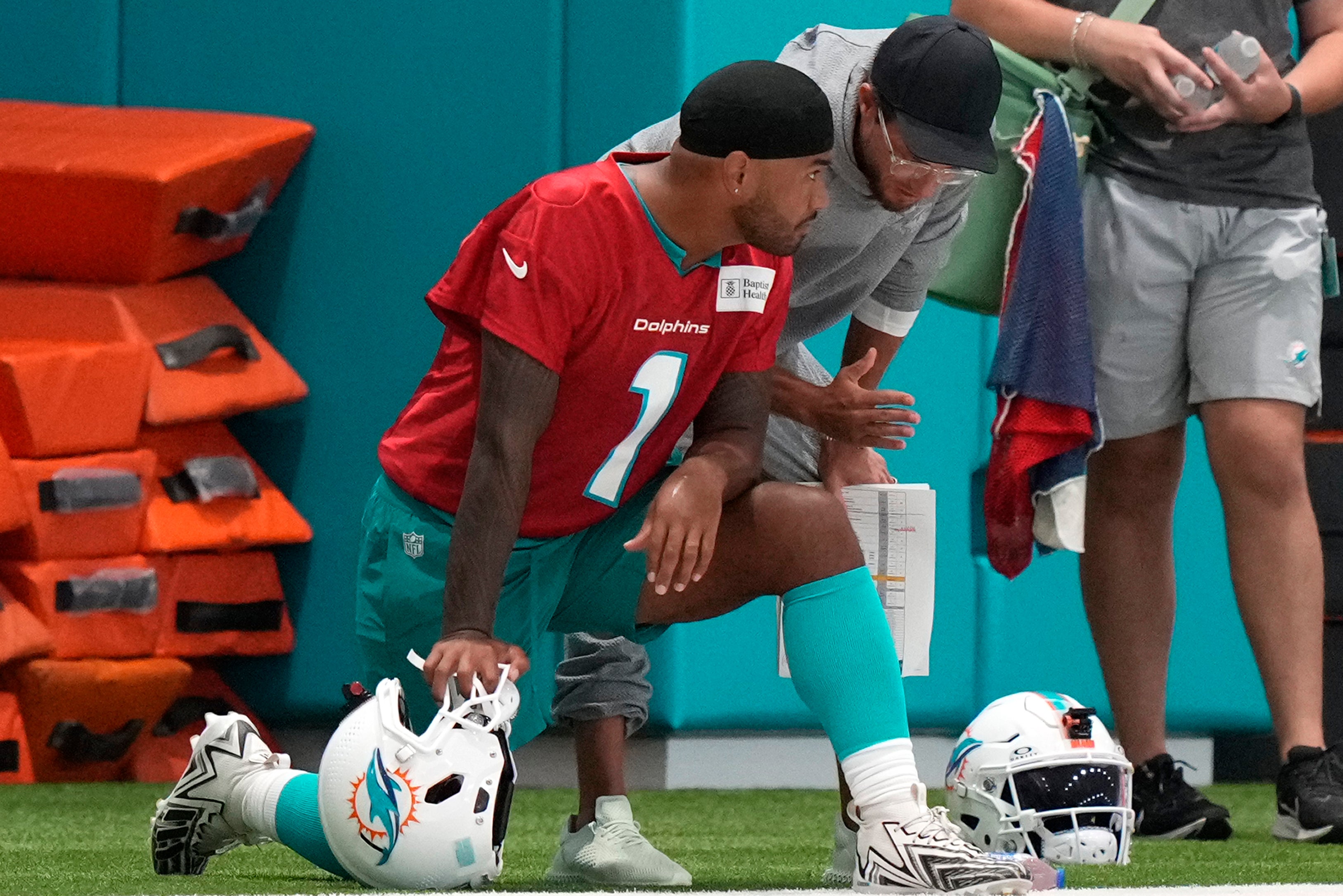 DOLPHINS-TAGOVAILOA