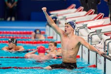 ¡Viva Francia! Léon Marchand gana oro en natación en 400 metros combinados