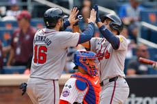 Olson vuelve a pegar HR, López sale lesionado y Bravos derrotan 9-2 a Mets para dividir serie