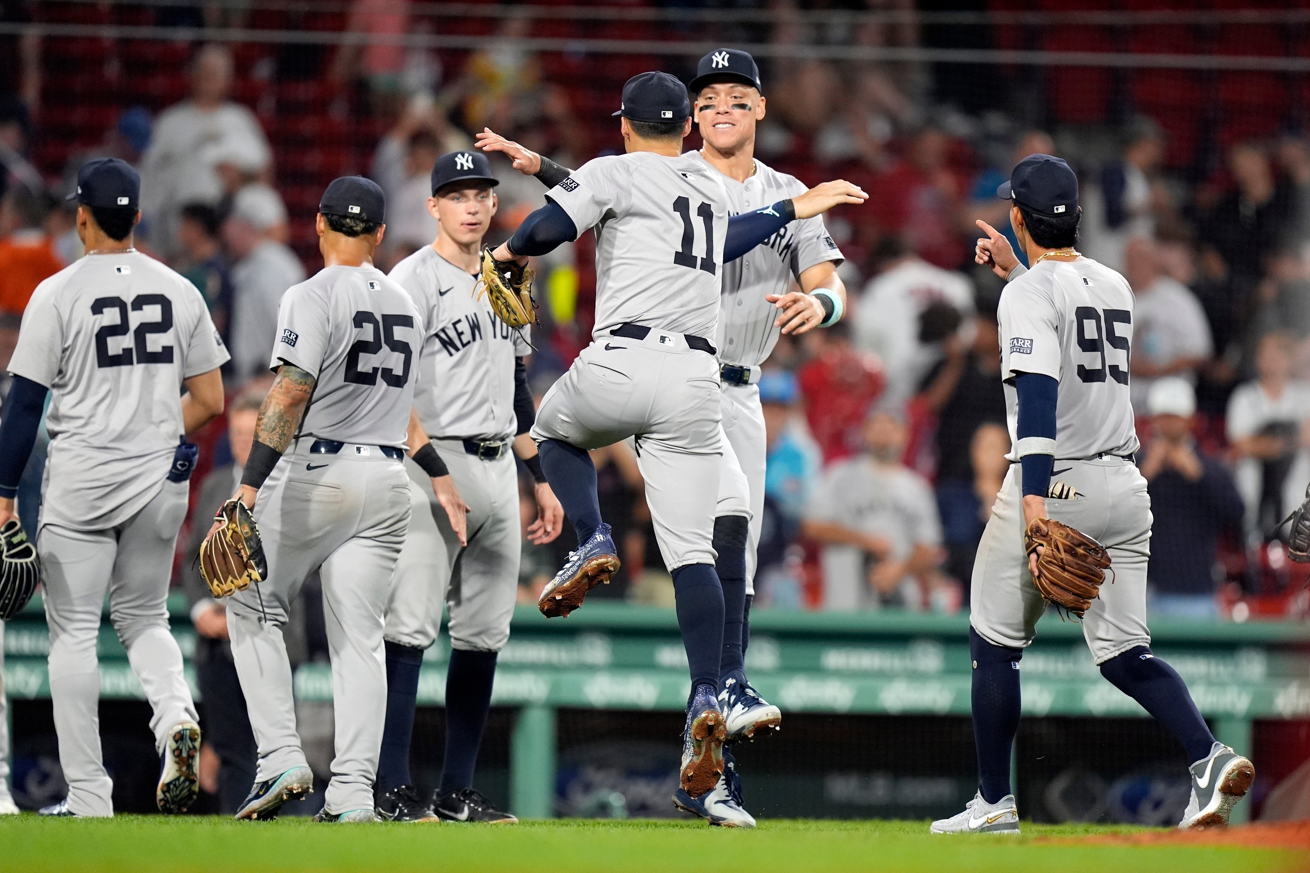 YANKEES MEDIAS ROJAS