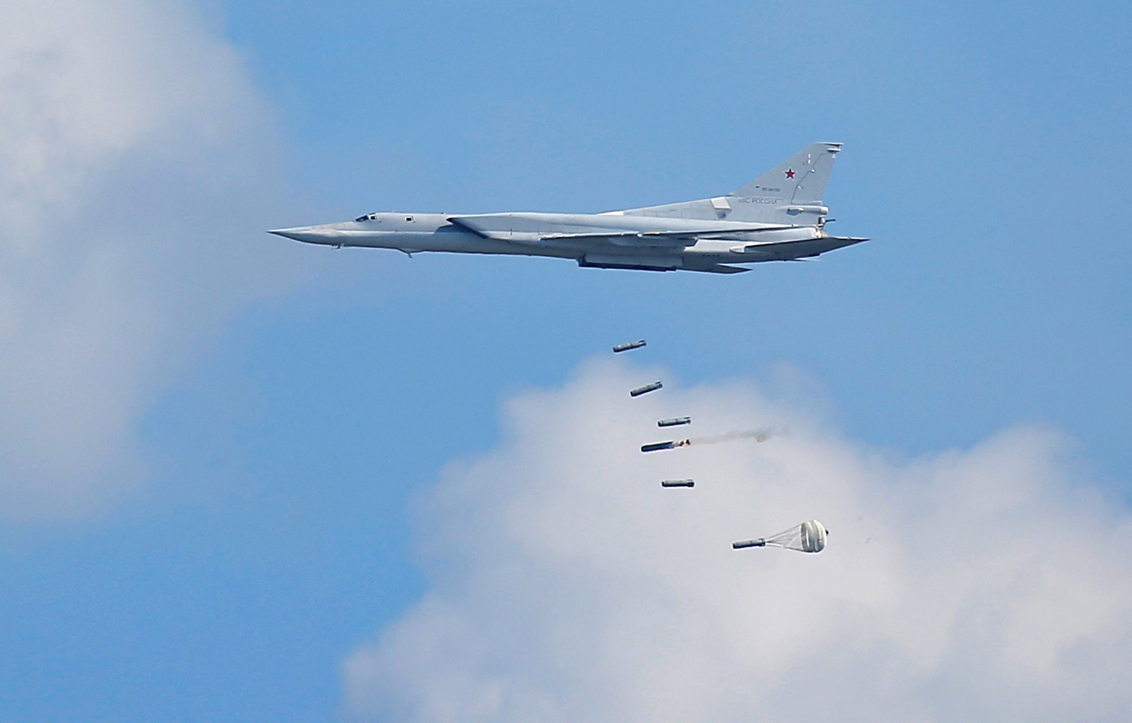 El objetivo de los drones eran los bombarderos rusos Tupolev Tu-22M3 (foto de archivo)