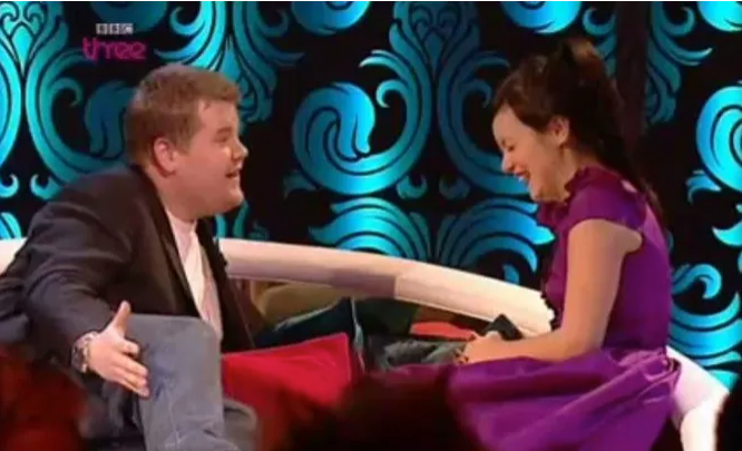 James Corden con Lily Allen en su programa ‘Lily Allen and Friends’