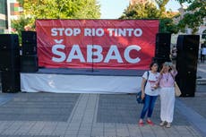 Miles de personas protestan contra el acuerdo de Serbia con la UE para extraer litio