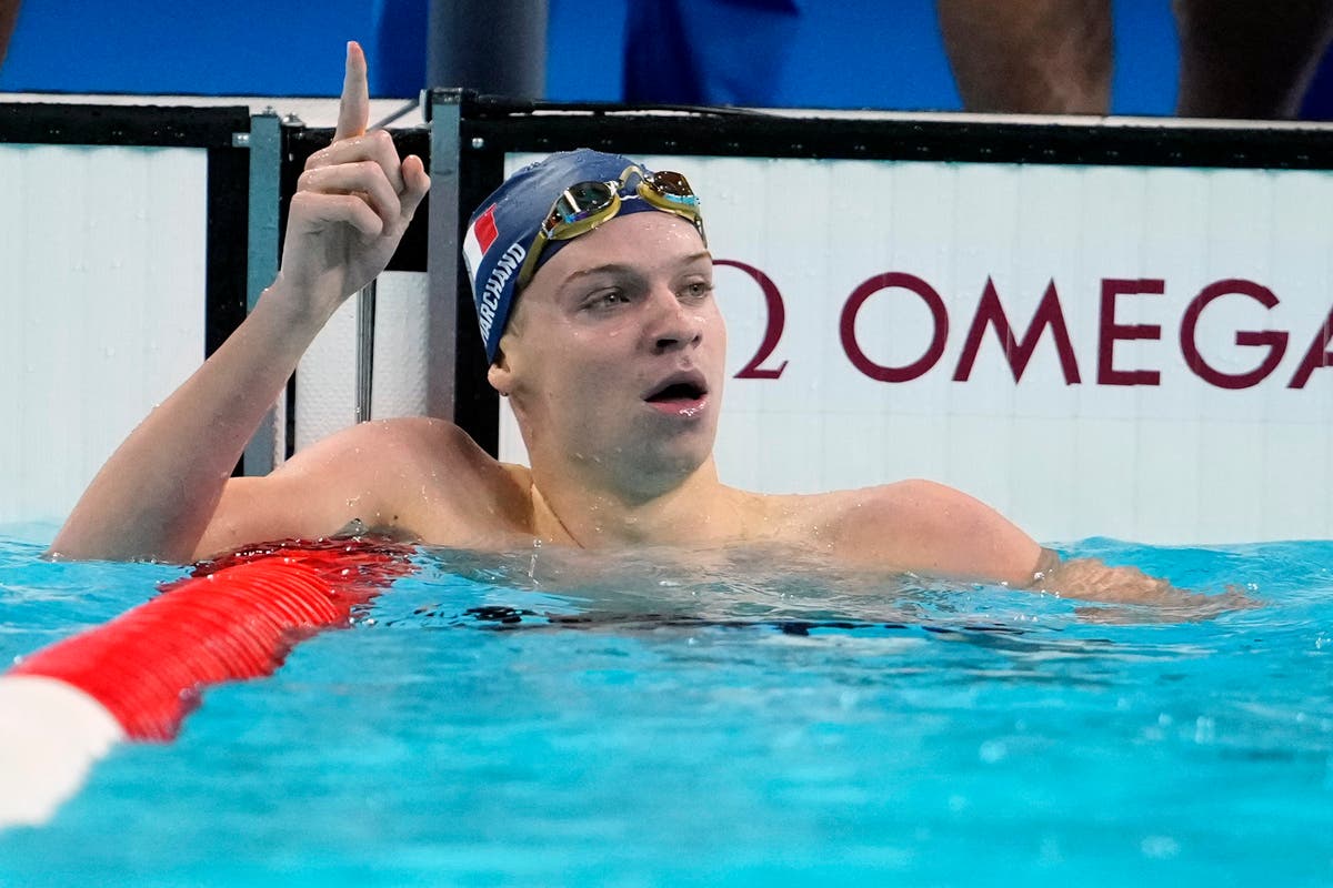 Léon Marchand wins his second gold medal by beating Milák in the 200m butterfly