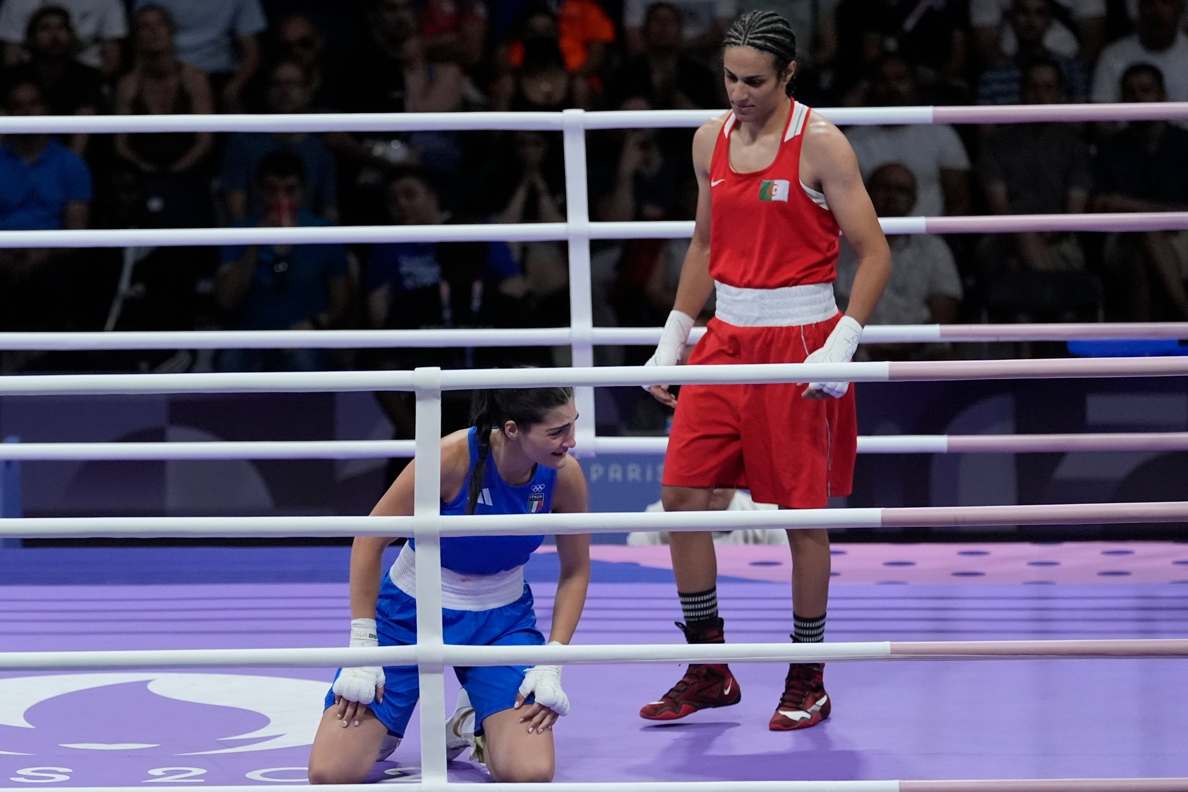 Angela Carini no logró contener el llanto tras su derrota ante Imane Khelif