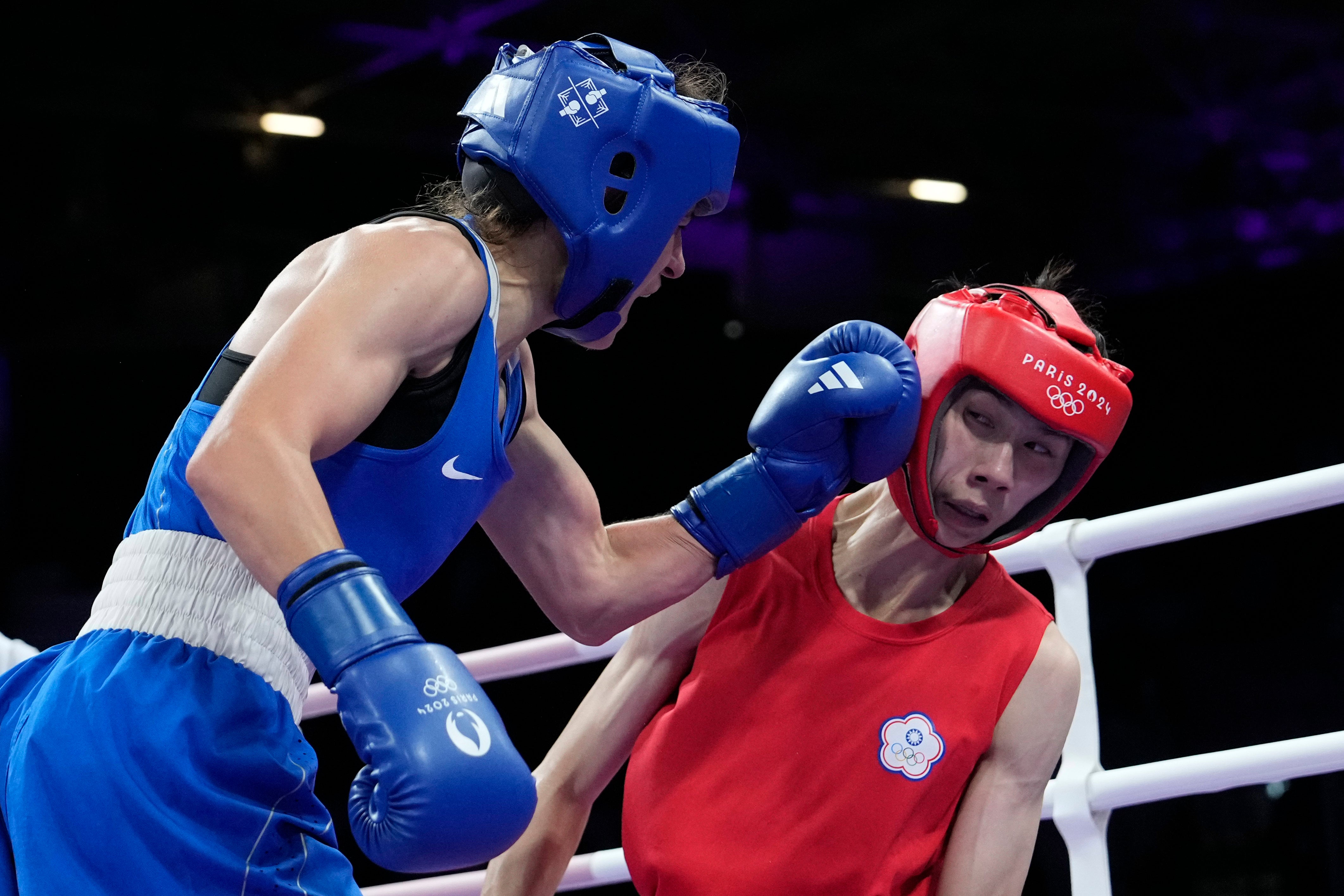 Lin Yu-ting (derecha) y Khelif consiguieron la medalla de bronce al menos en París