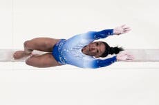 Simone Biles se resbala en la final de viga de equilibrio y pierde el podio olímpico