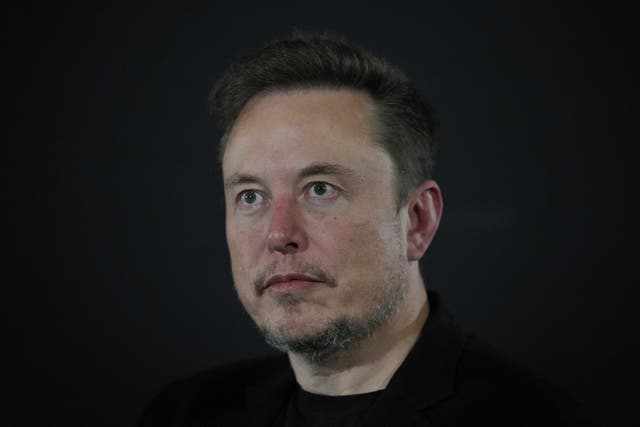 <p>El Gobierno británico criticó los dichos de Elon Musk en los que aseguró que el estallido de una guerra civil era inevitable (Kirsty Wigglesworth/PA)</p>