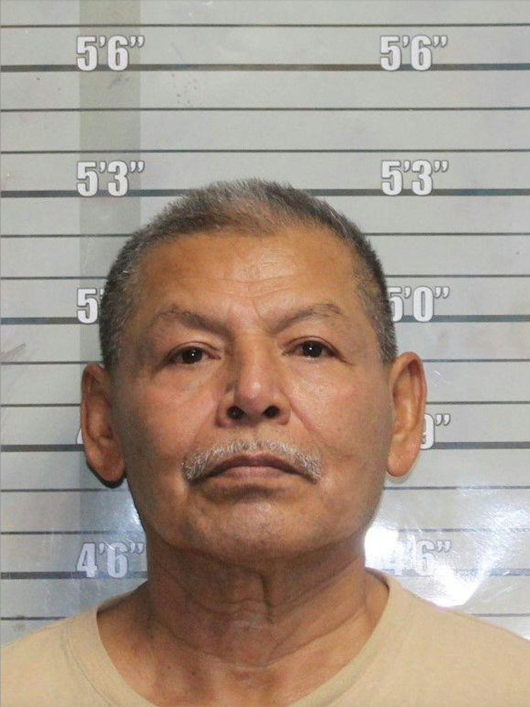 Riaño, de 62 años, que en 2005 apareció en la serie de televisión ‘America’s Most Wanted’ en 2005, fue detenido el 1 de agosto, tras ser localizado en su ciudad natal de Zapotitlán Palmas, estado de Oaxaca (México), donde había estado trabajando como policía local