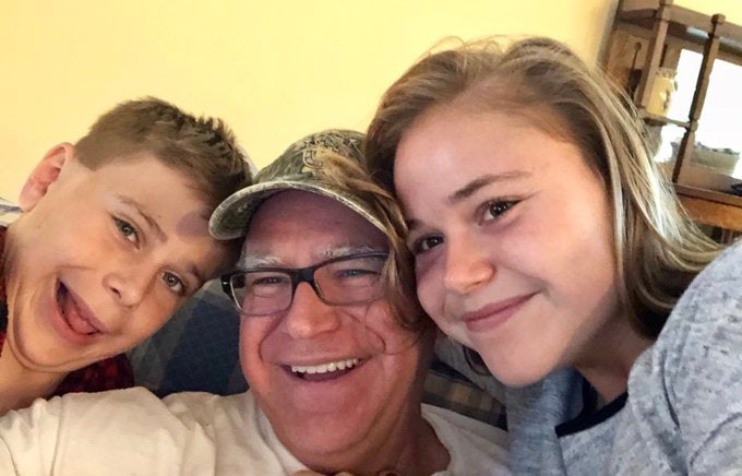 Tim Walz y sus hijos Gus y Hope