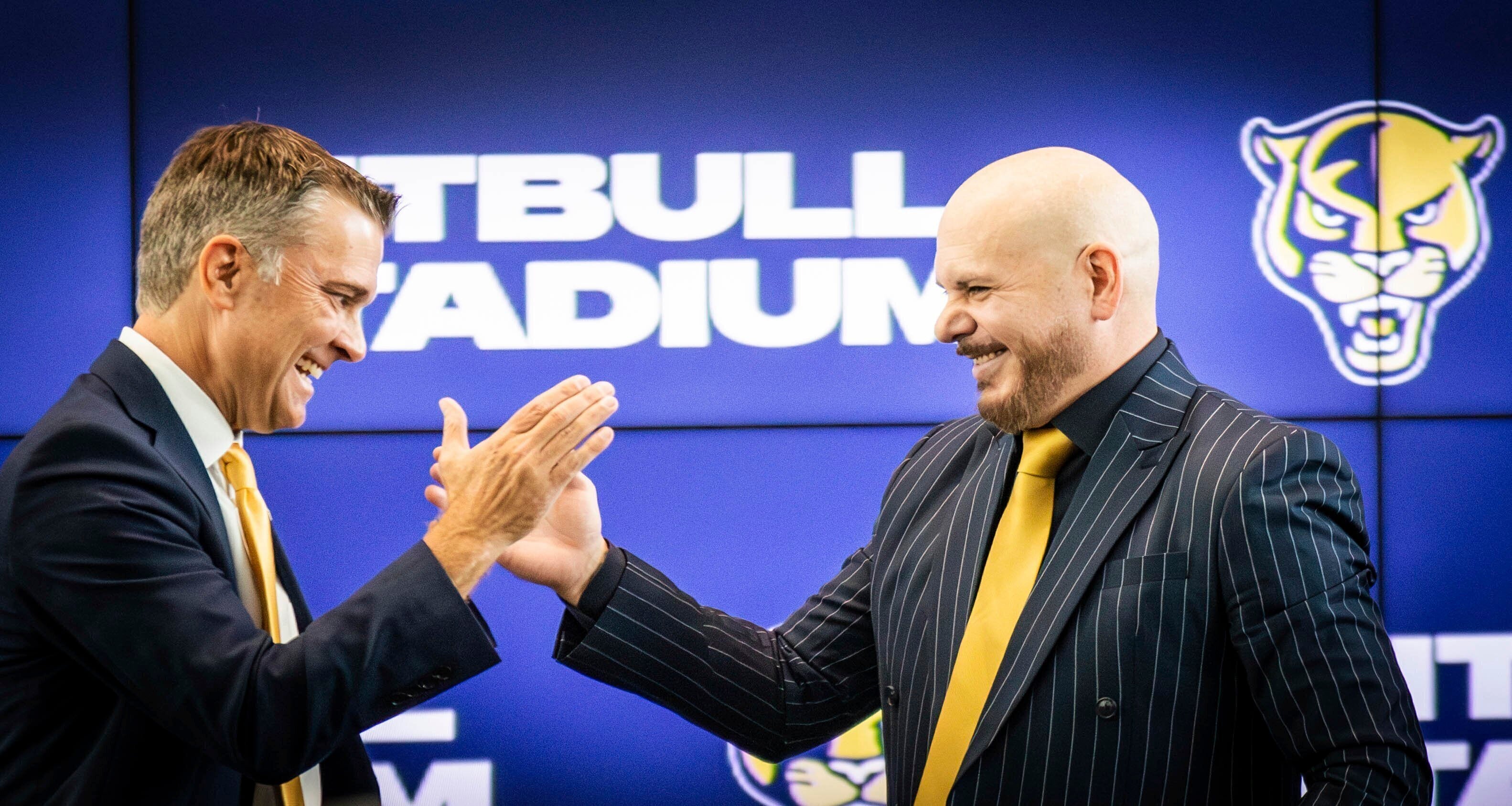 PITBULL ESTADIO-FIU PANTHERS