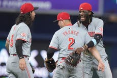 De la Cruz vuelve a golpear a los Marlins en triunfo 8-2 de los Rojos