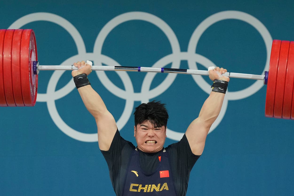 Liu Huanhua Le Da A China Su Cuarto Oro En La Halterofilia De Los liu-huanhua-le-da-a-china-su-cuarto-oro-en-la-halterofilia-de-los