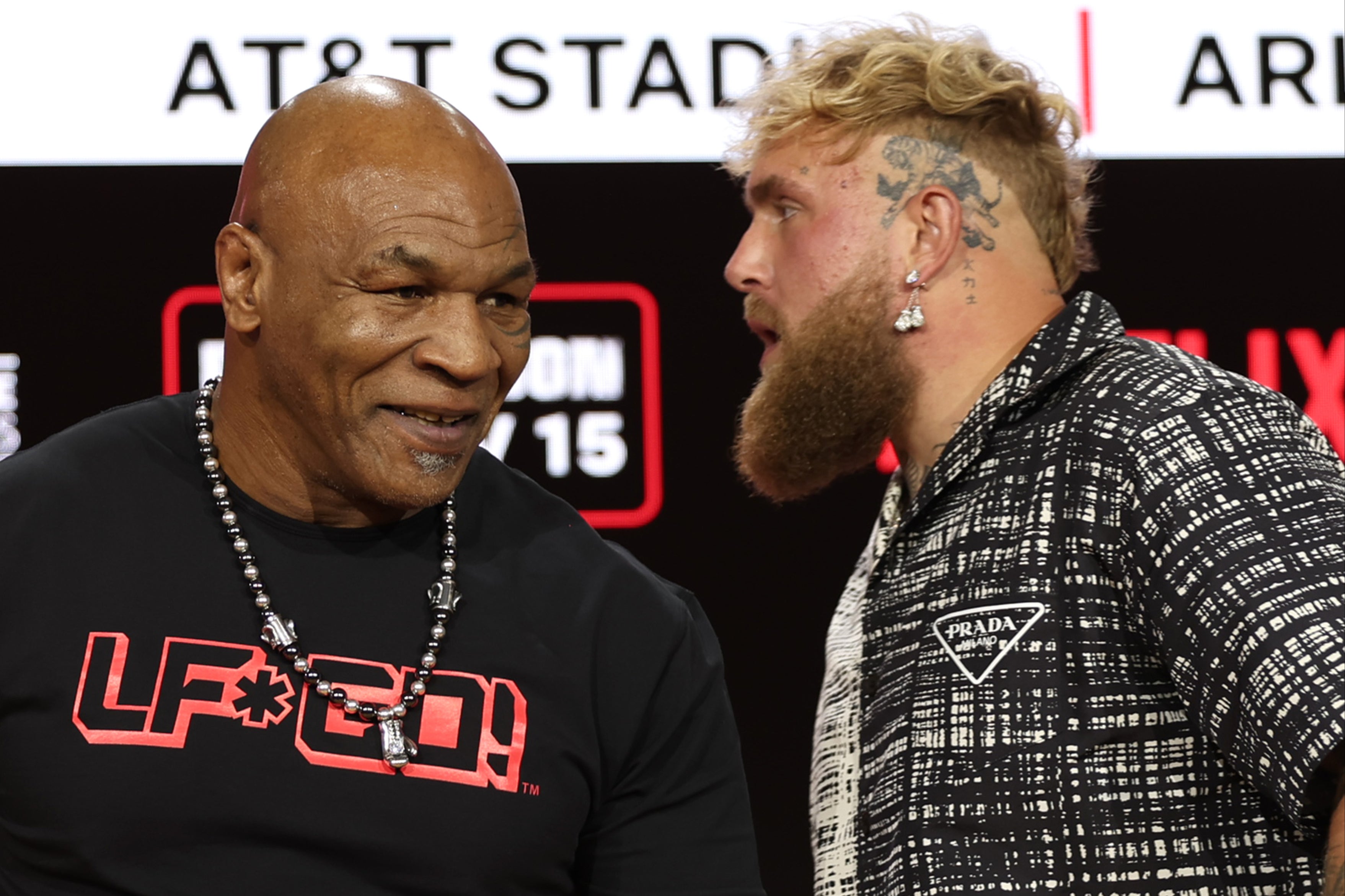 Mike Tyson (izquierda) y Jake Paul se enfrentarán el 15 de noviembre