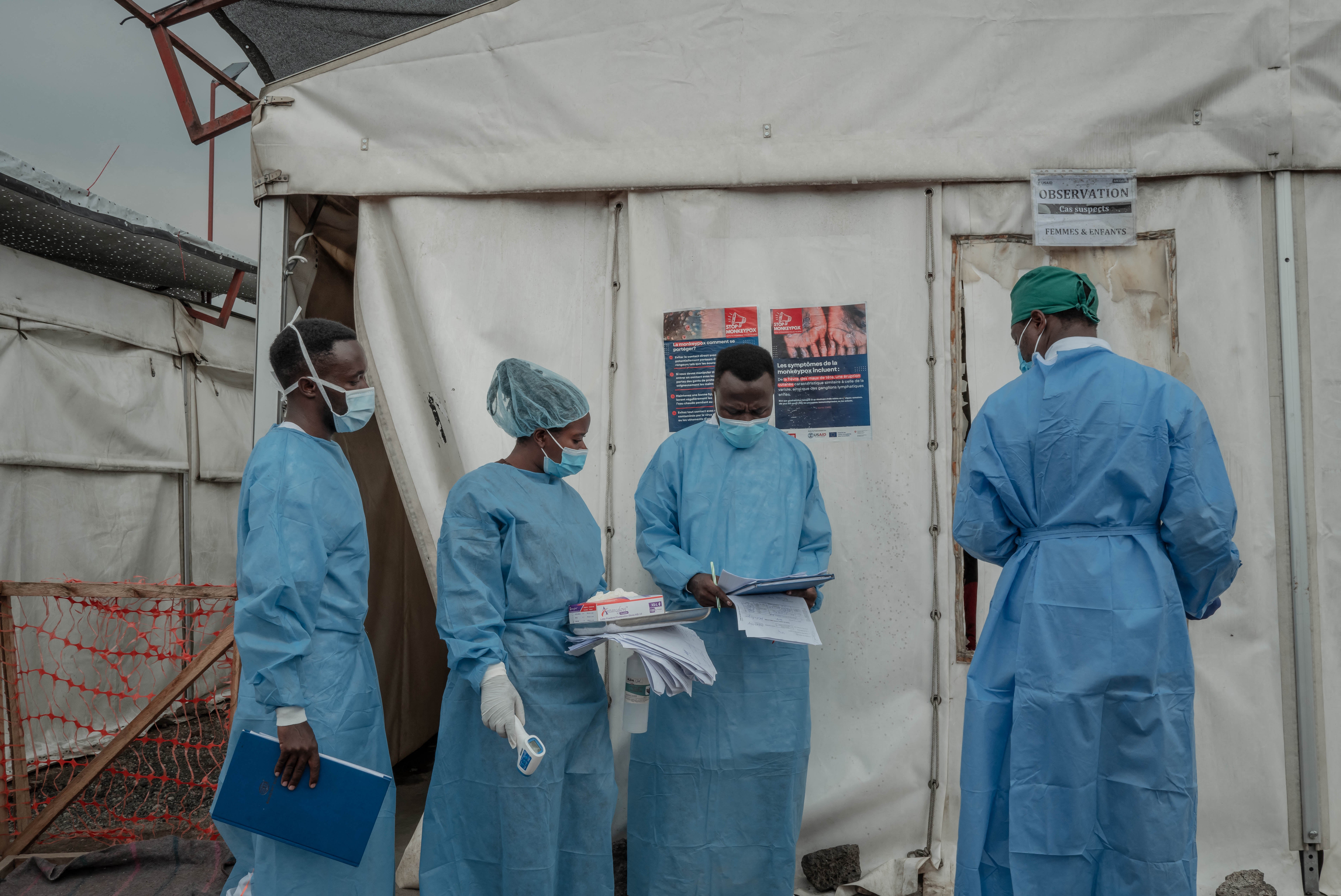 Trabajadores de la salud en la República Democrática del Congo durante el punto álgido de la epidemia de mpox