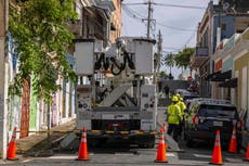 Miles siguen sin luz en Puerto Rico, una semana después de la tormenta Ernesto