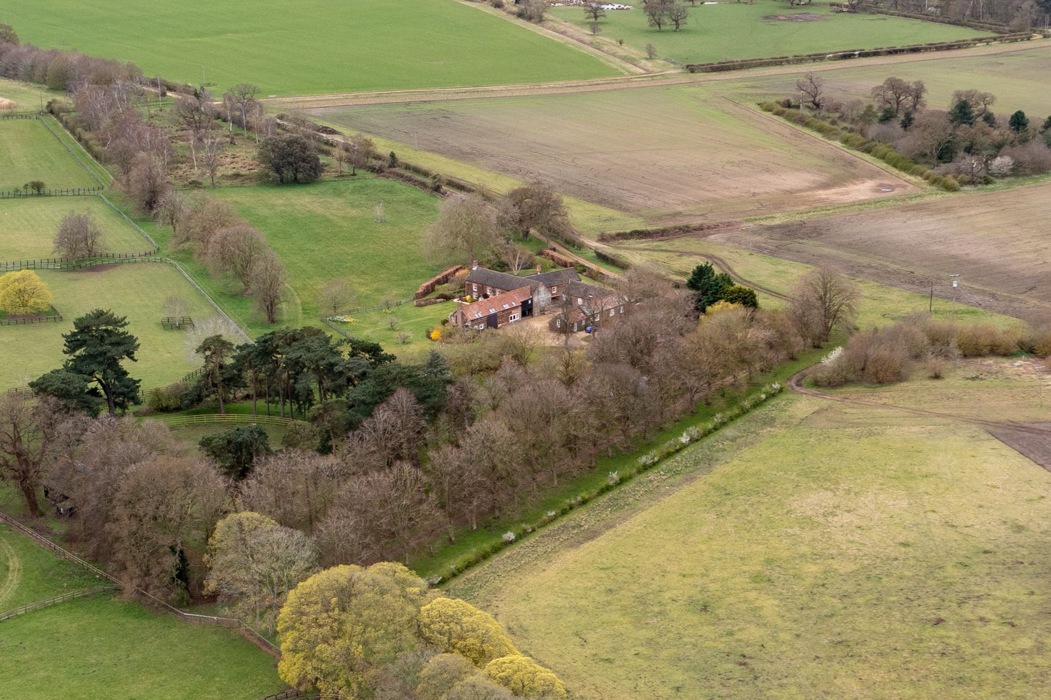 Si Andrew se empeña en evitar una residencia en Frogmore, podría considerar la posibilidad de Wood Farm, en la finca de Sandringham.