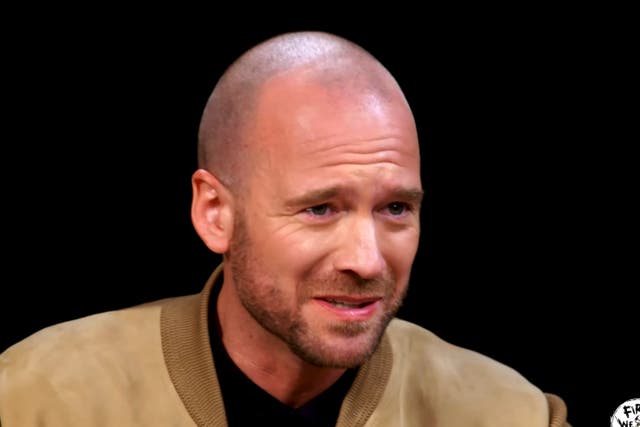 <p>El presentador Sean Evans en 'Hot Ones'</p>