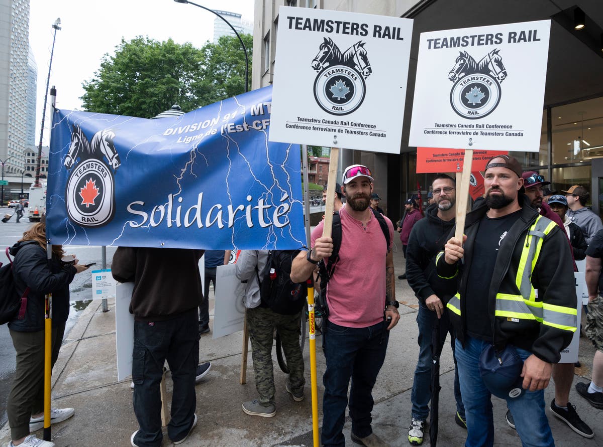 Two major Canadian railway companies cease operations due to conflict with unions