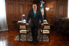 Guatemala: diputados denuncian a cuestionado fiscal por investigar al presidente teniendo inmunidad