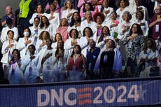 Delegadas en la Convención Nacional Demócrata se visten de blanco en homenaje al sufragio femenino