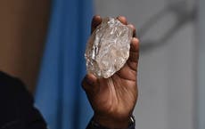 Botsuana anuncia el hallazgo de un enorme diamante de 2.492 quilates en una mina