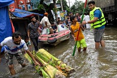 Suben a 30 los fallecidos en las inundaciones que siguen afectando a Bangladesh e India