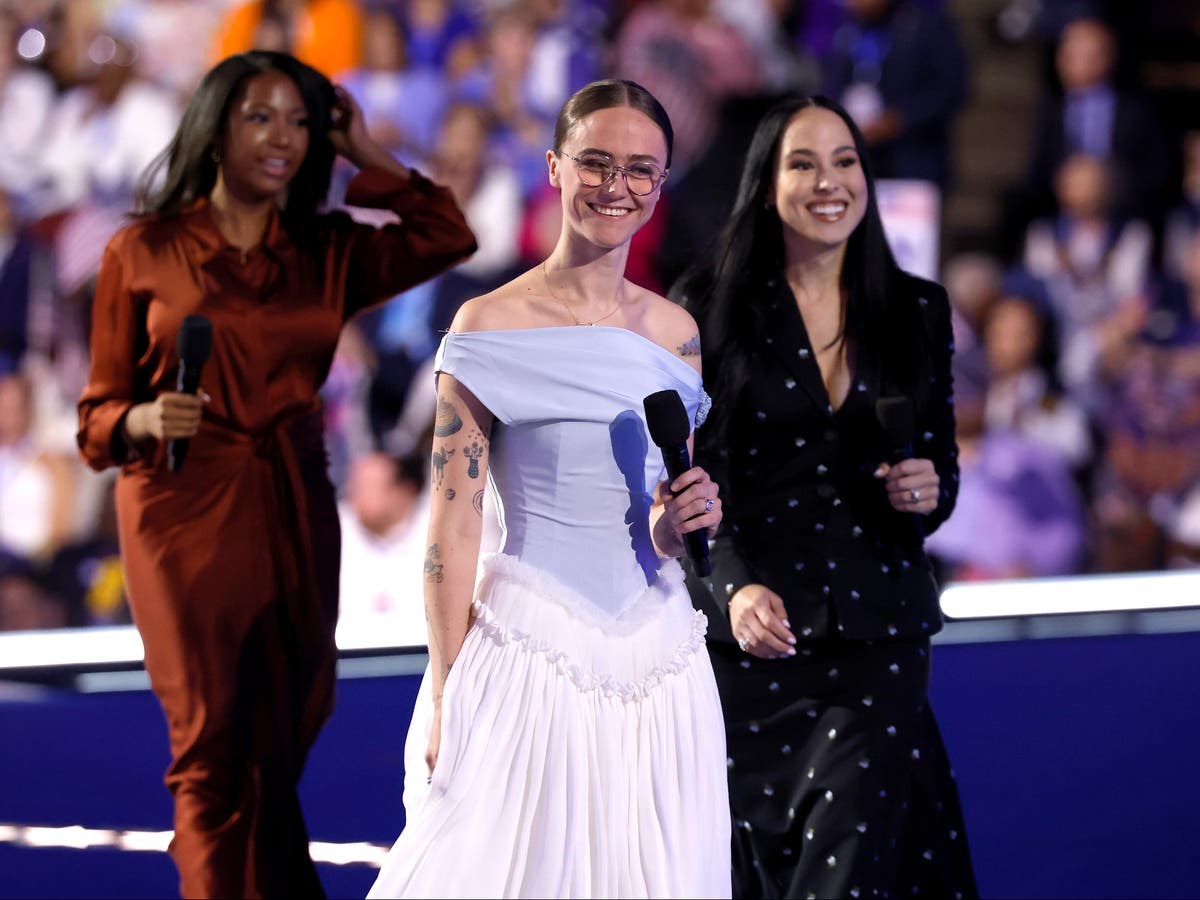 Ella Emhoff deslumbra en la Convención Demócrata 2024 con un vestido de