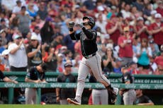 Con jonrón de 3 carreras de Eugenio Suárez, DBacks barren a Medias Rojas, con triunfo 7-5