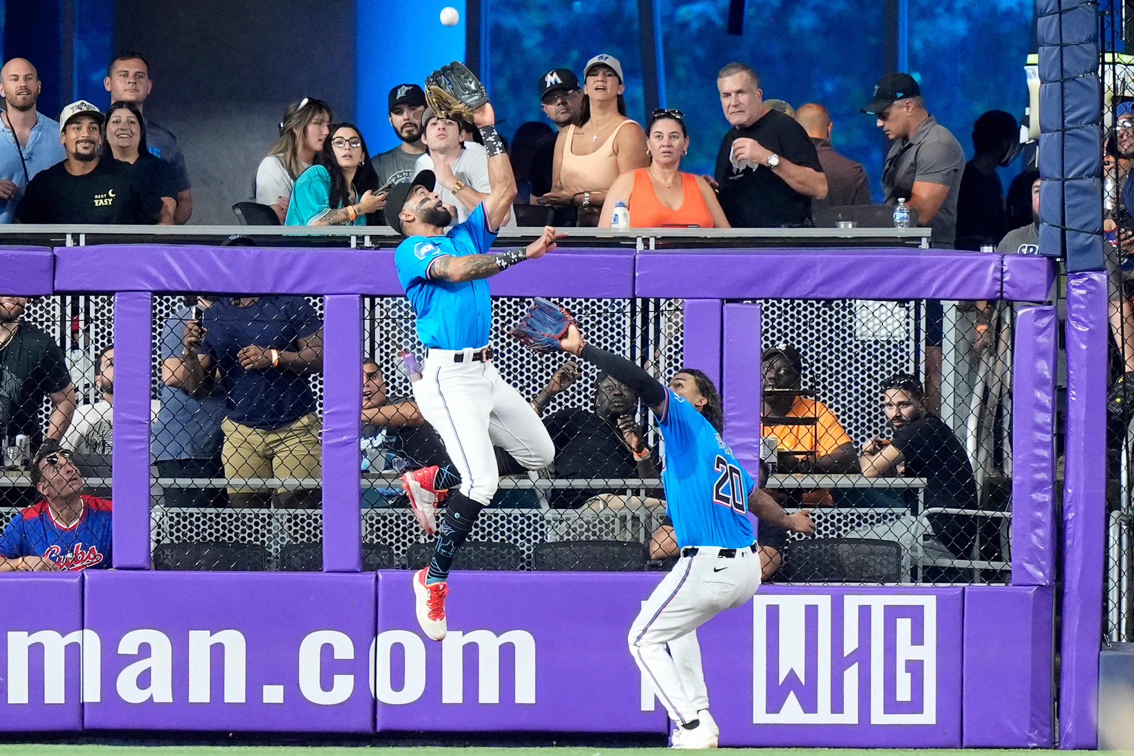 CACHORROS-MARLINS