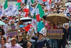 Manifestantes contra reforma judicial exigen al presidente de México que "respete la democracia"