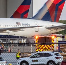 Mueren dos trabajadores y otro resulta herido por explosión en instalación de Delta en Atlanta