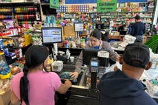 Latinas de EEUU aportaron $1,3 billones al PIB, casi tanto como la economía de Florida: informe