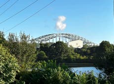 Policía abate a un hombre en puente entre Nueva Hampshire y Maine y encuentra a un niño muerto