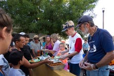 Jueza protege a otro grupo de ayuda fronteriza en investigación de Texas