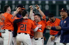 Valdez no tolera hit en 7 innings, Altuve pega imparable en la 9na y Astros superan 3-2 a Reales