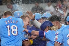 Rangers dejan tendidos a Atléticos con jonrón de 3 carreras de Jung en la 10ma para ganar 6-4