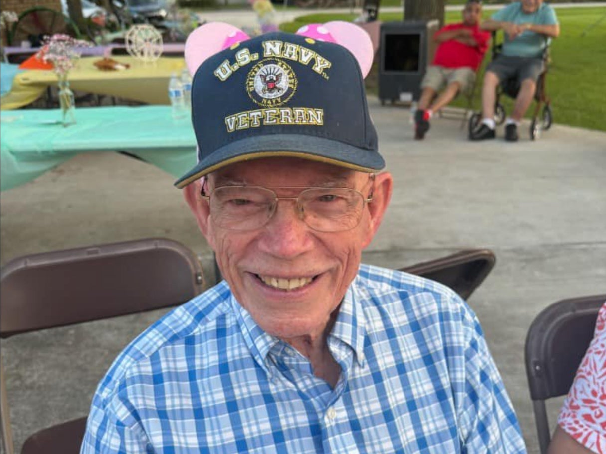 Nelson Beckett (90), veterano de la Armada estadounidense, fue asesinado el 31 de agosto luego de sufrir el robo de su vehículo, en las cercanías de una comunidad residencial para ancianos en Houston (Texas)