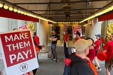 Más de 10.000 trabajadores de 25 hoteles de EEUU se declaran en huelga durante feriado