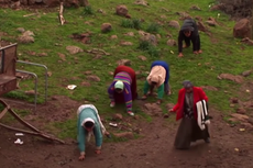 Familia Ulas en Turquía rompe con la evolución y camina en cuatro patas