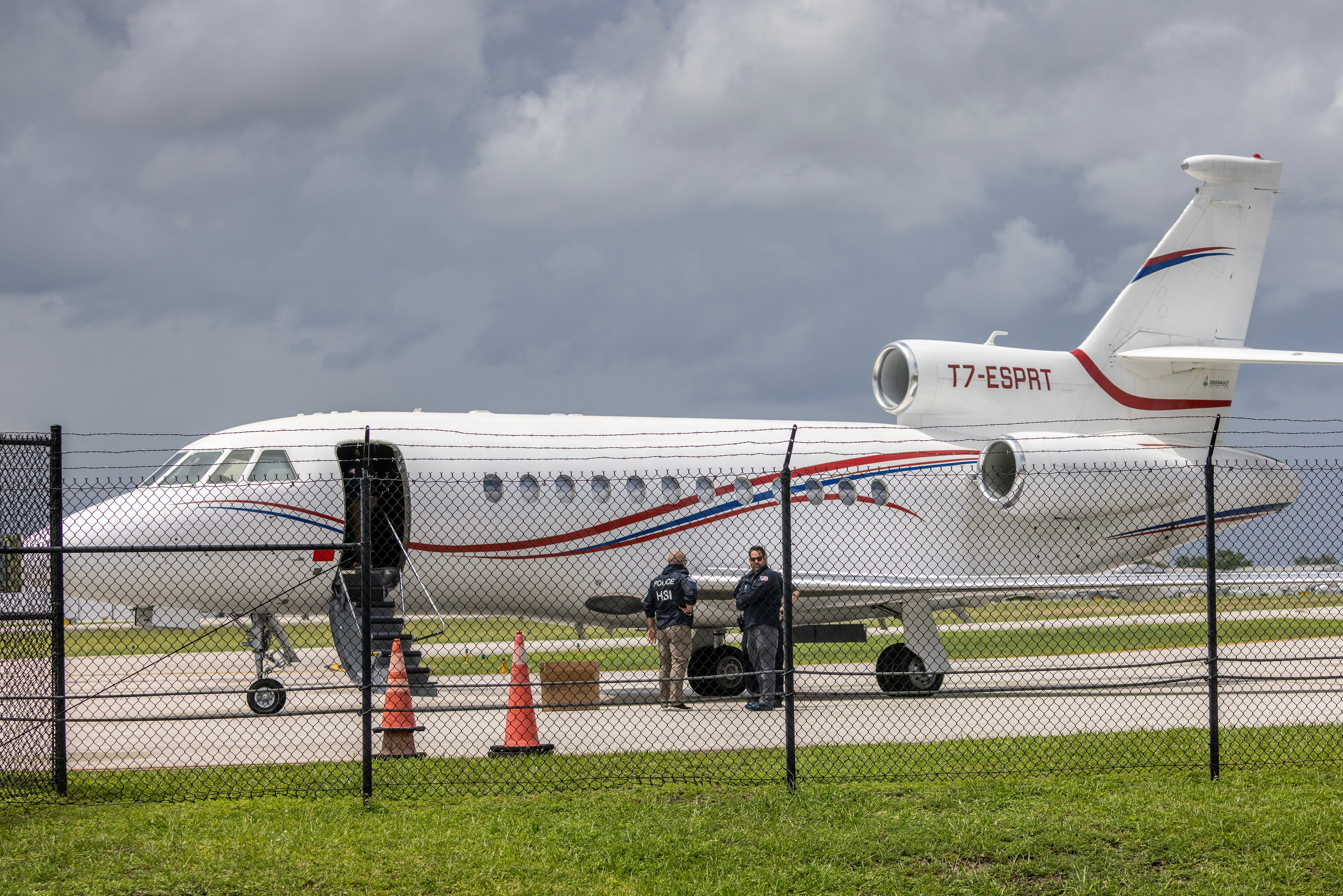 El avión en el aeropuerto ejecutivo de Fort Lauderdale (Florida)