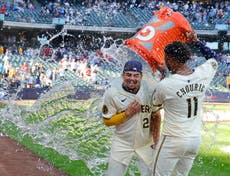 Adames pega jonrón en su cumpleaños 29, su 13ro de 3 carreras. Cerveceros vencen 9-3 a Cardenales