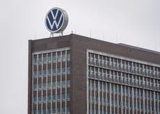 VW desea cancelar una promesa de no despedir empleados, y no descarta cerrar plantas en Alemania